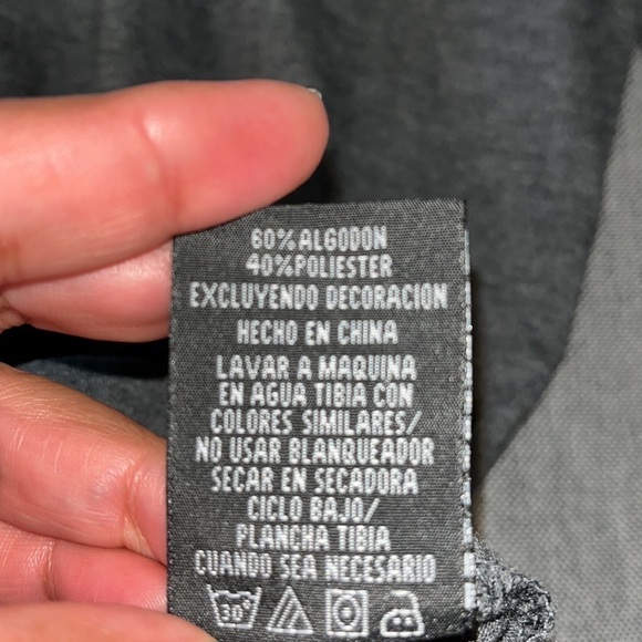 Beautiful Giant Aztec Knit
Geomtric Pocket Mens
Large Short Sleeve Gray T - Picture 8 of 8